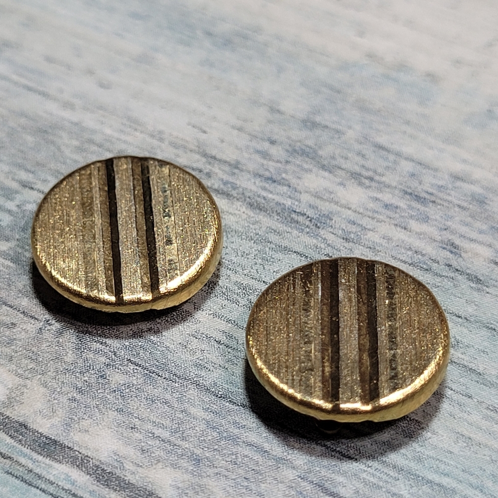 Two Button Covers. - Picture 4 of 5